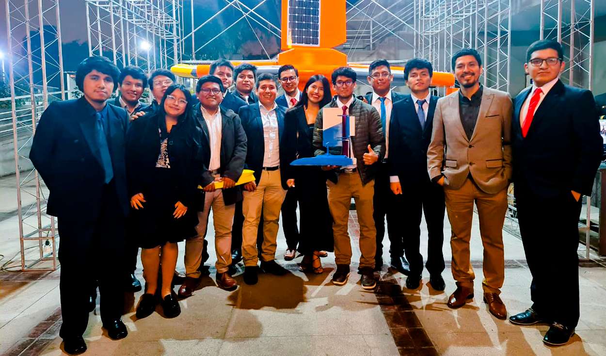 estudiantes FIM ganan el perimer lugar en concurso de La Maquina de Guerra del Perú